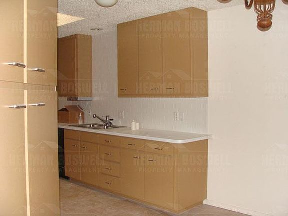 4th image of 2006 Woodway Dr