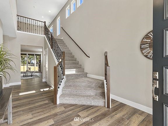 2nd image of 517 20th Avenue Ct SW