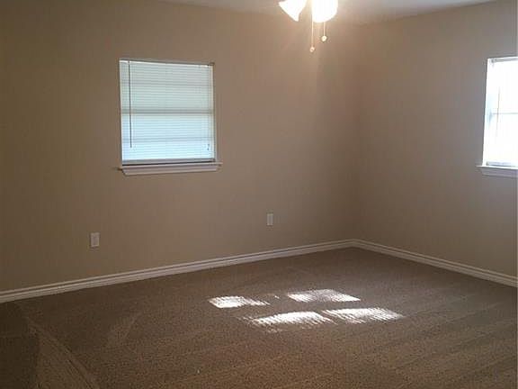 4th image of 403 E Paine Ave