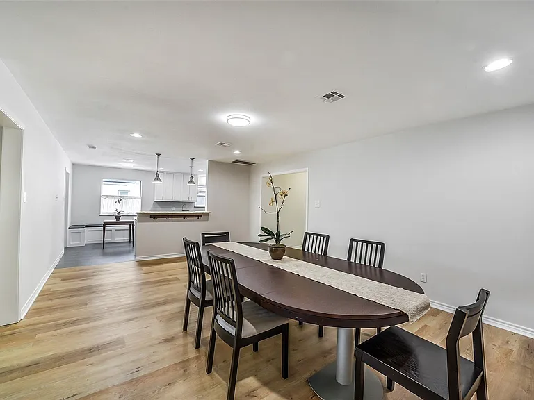 6215 Queensloch Dr — Photo 10