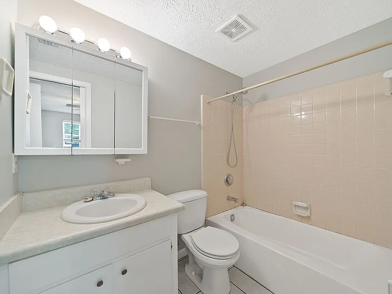 1019 Bradford Cir — Photo 10