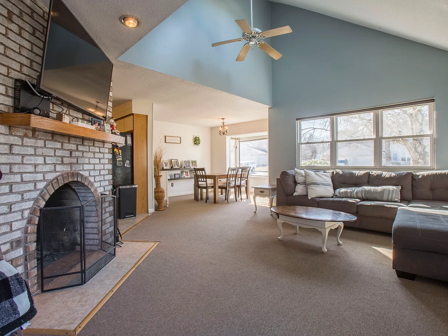 2 bed, 1285 sqft, $2,200 — Photo 1