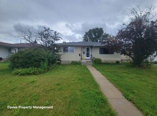 7823 132a Ave NW, Edmonton, AB T5C2C4