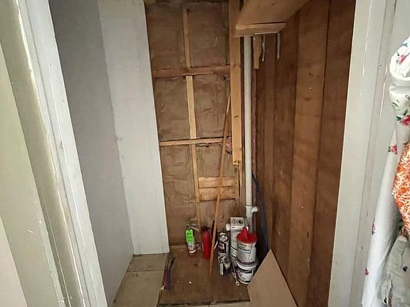 3rd image of 426 E Logan St #424