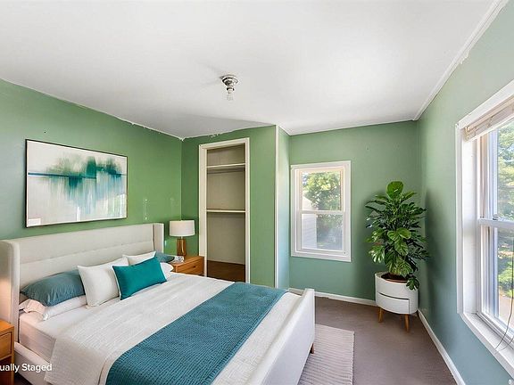 4th image of 15 Dummer Street Ct