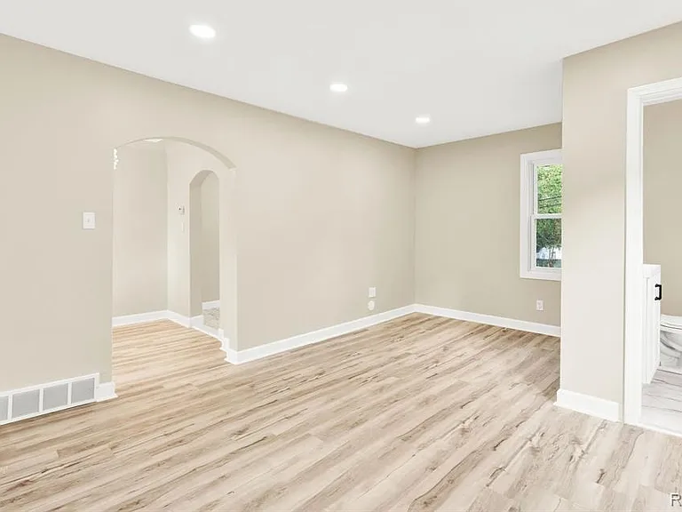 23248 Helen St — Photo 18