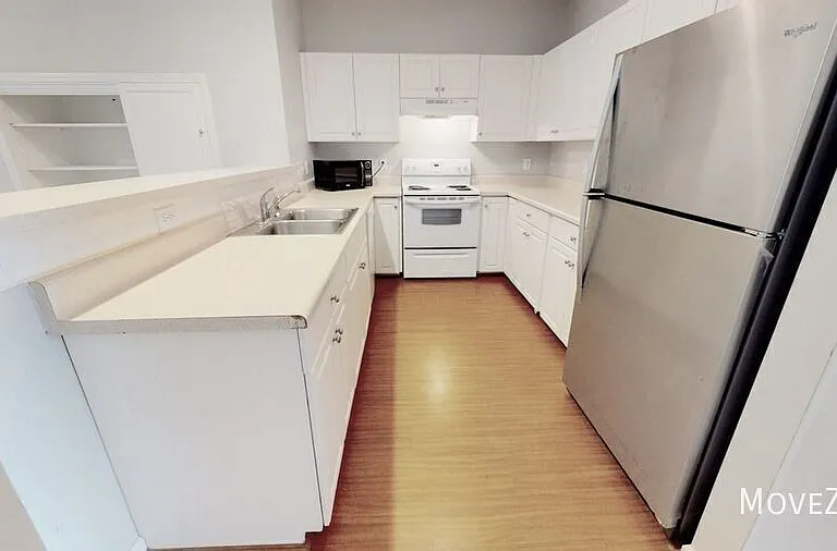 955 Downey Branch Ln — Photo 2