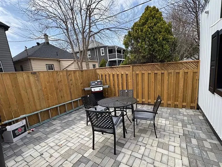 1240 Cataraqui St — Photo 14