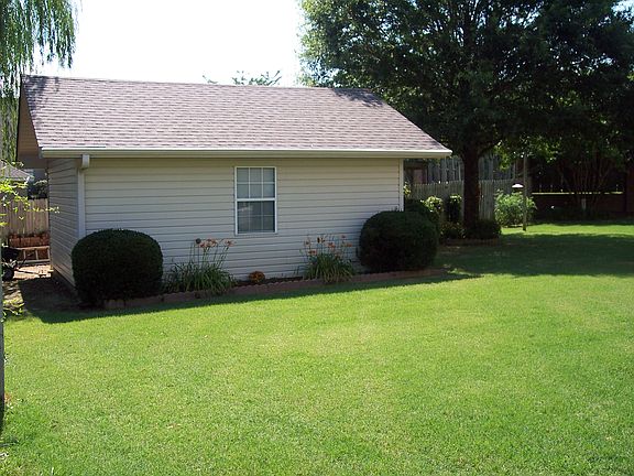 4th image of 2323 Brittany Ln