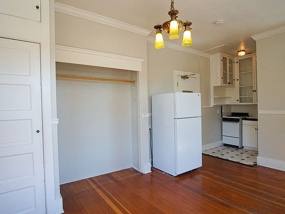 2nd image of 1235 SE Yamhill St #9