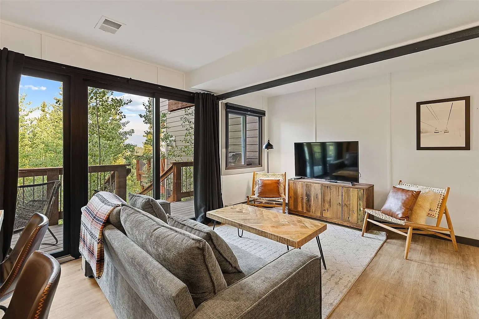 2 bed, 833 sqft, $3,400 — Photo 2