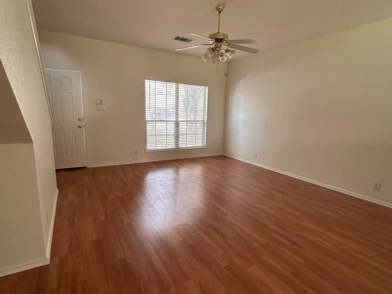 3 bed, 2.5 bath, 1698 sqft, $1,900 — Photo 3