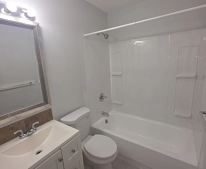 21 N Riley St #210 — Photo 7