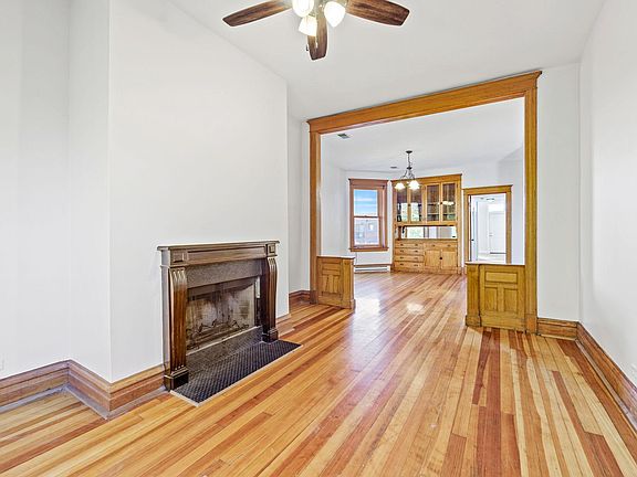 2nd image of 2025 W Walton St Unit 3