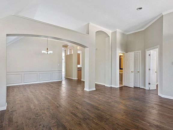 3rd image of 705 Sierra Ln