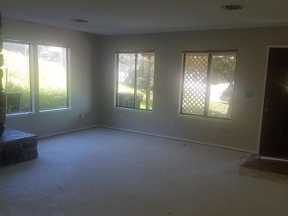 2nd image of 2720 Woodridge Ct