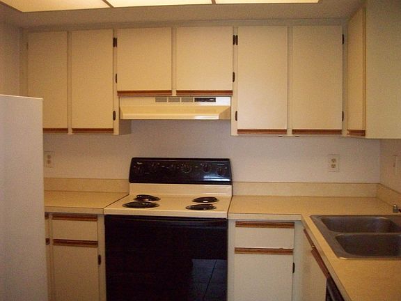 4th image of 1560 SE Royal Green Cir #202