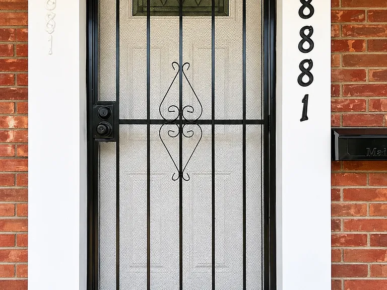 8881 Greenview Ave — Photo 4