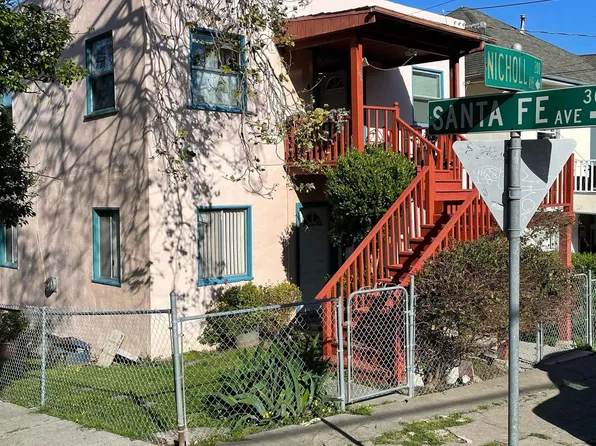 122 Nicholl Ave, Richmond, CA 94801