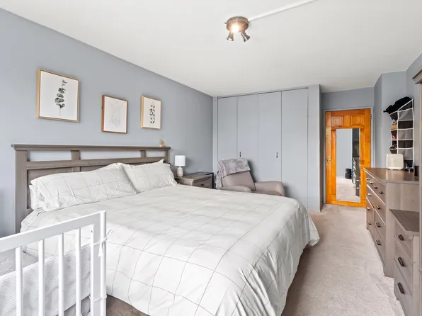 118-18 Union Turnpike image 7 of 11