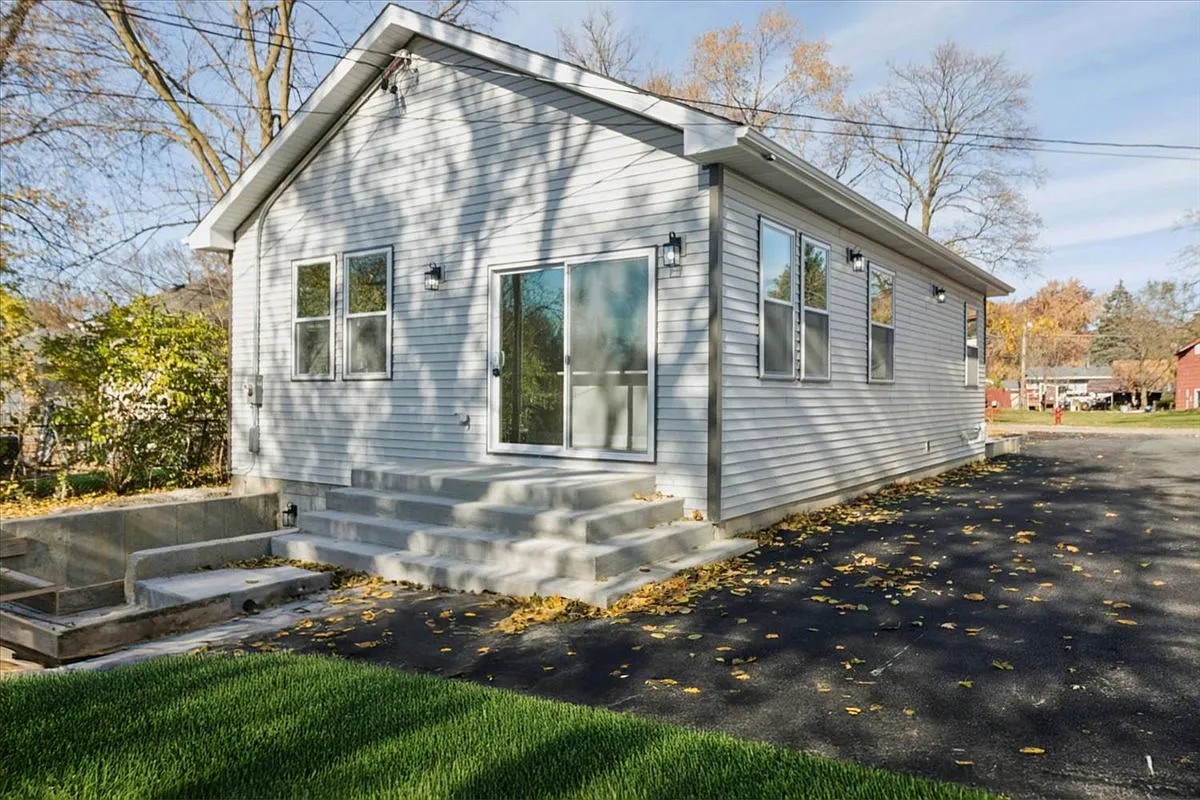 4 bed, 2310 sqft, $3,300 — Photo 3