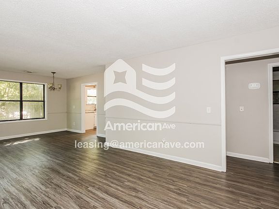 819_004_living_room_4.jpg