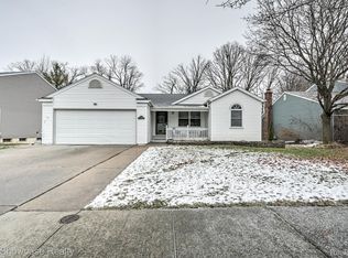 5806 King James Ln, Waterford, MI 48327