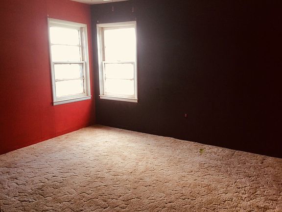 5th image of 211 Duggan Ave