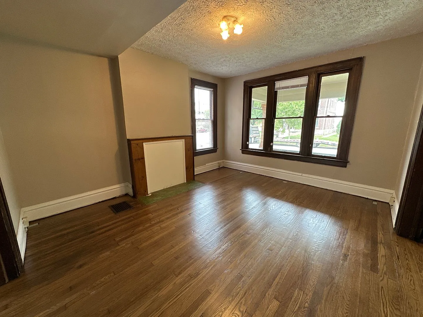 E 15th Ave 351 NCR — Photo 3
