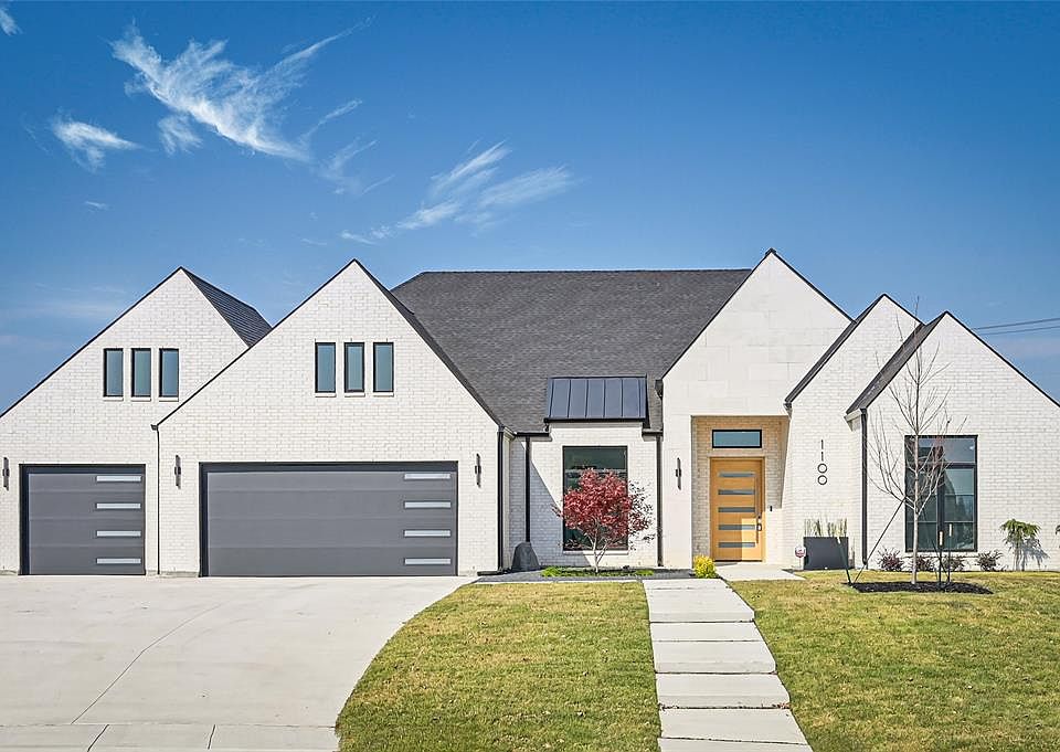 1st image of 1100 Knoll Crest Dr
