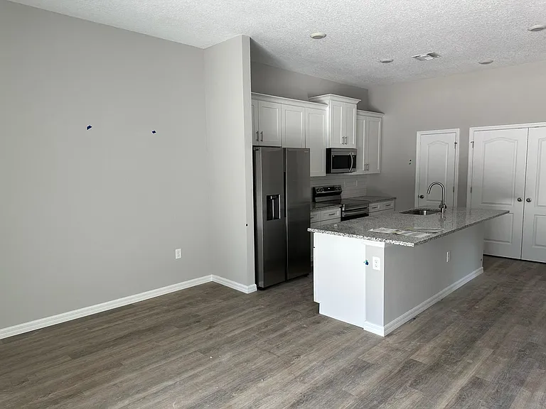 15285 SW 29th Terrace Rd #B — Photo 2