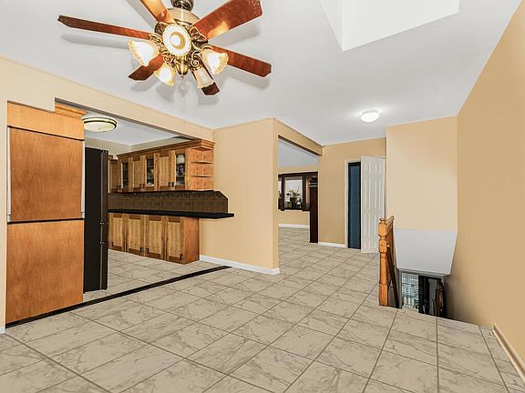 5th image of 1405 E 233rd St