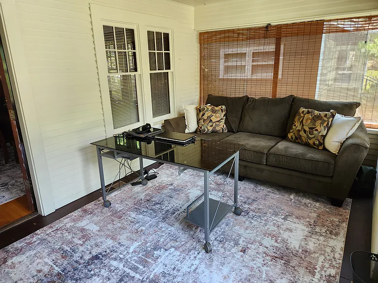 1315 W Hays St — Photo 29