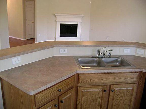 4th image of 8208 Green Ash Dr