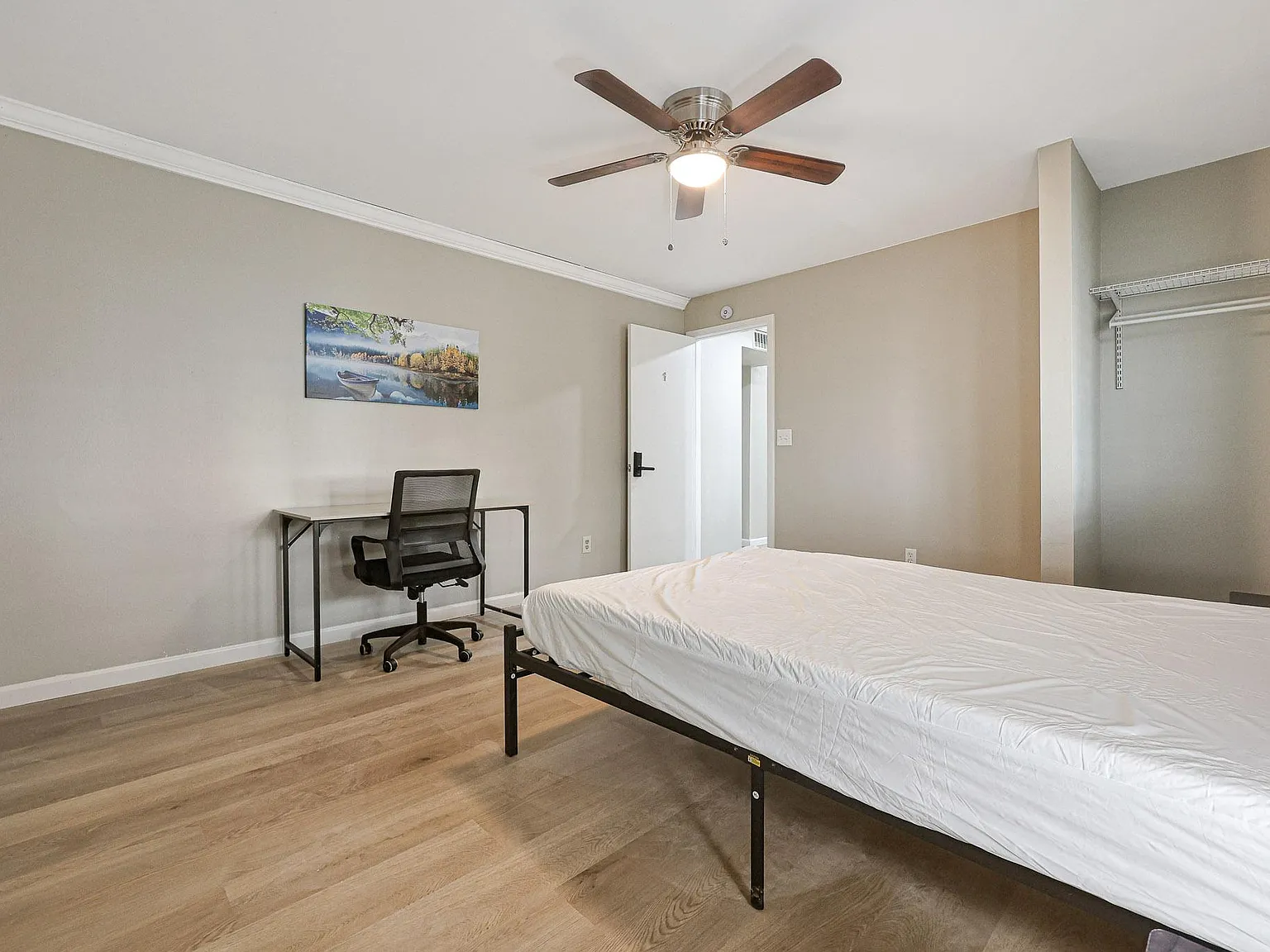4 bed, 3.0 bath, 2400 sqft, $940 — Photo 4