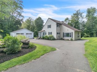 11 Pineridge Rd, Montgomery, MA 01085