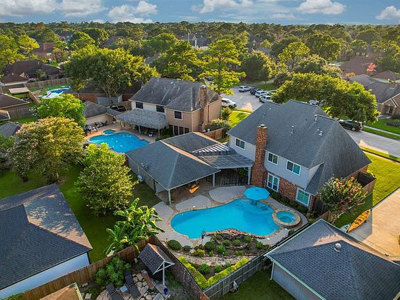 3rd image of 2111 Birdie Court