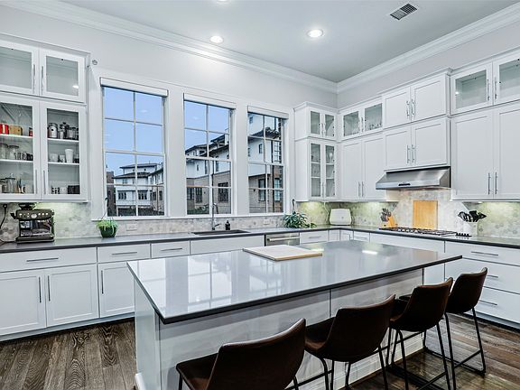 3rd image of 707 Will Rice Ave