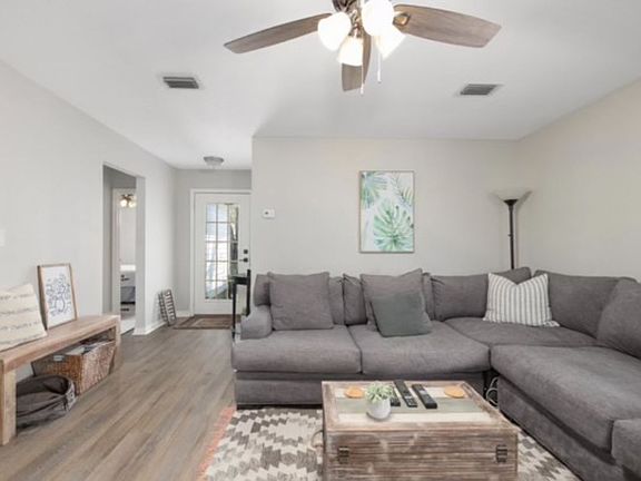 4th image of 1270 Laura Ln
