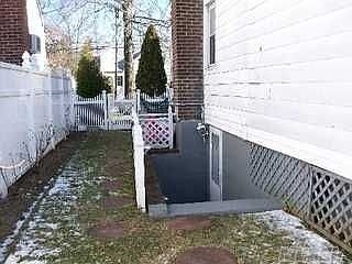 4th image of 185 Goldenrod Ave