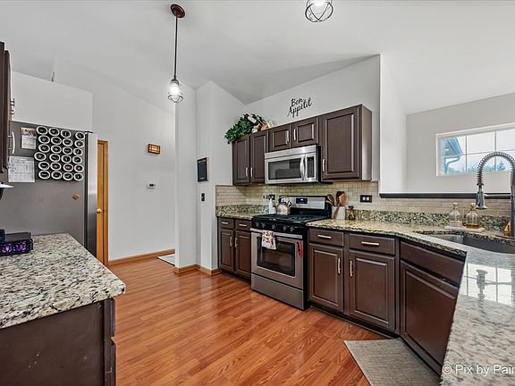 5th image of 290 Nicole Dr Unit E