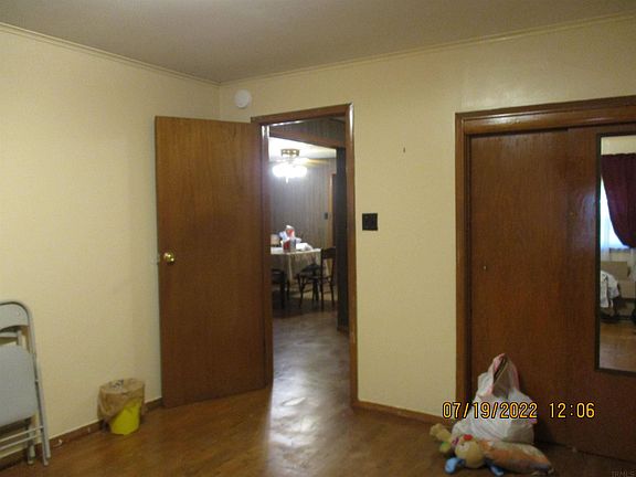 5th image of 521 W Blaine Ave