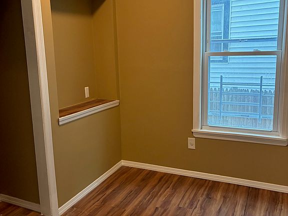 3rd image of 27 Pine St Floor 1