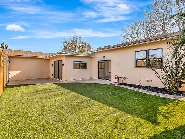23635 Marylee St — Photo 43