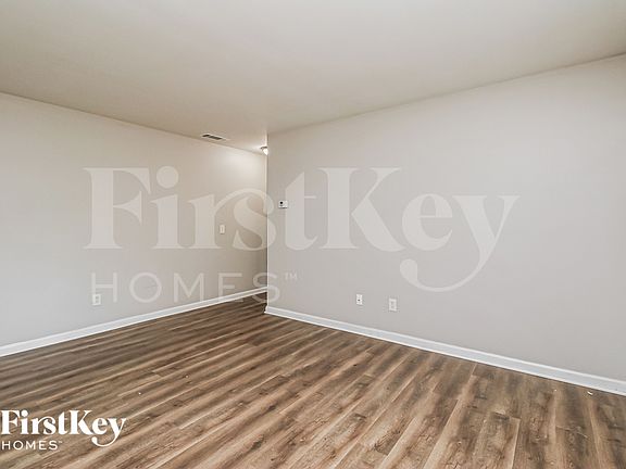 4th image of 990 Green Valley Dr NW