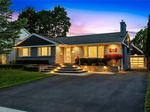 2113 Courtland Dr, Burlington, ON L7R 1R7