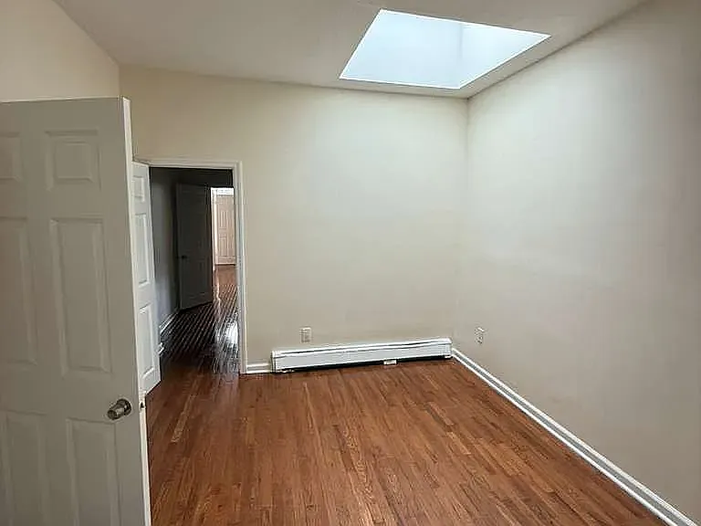 448 Wyona St #3R — Photo 7