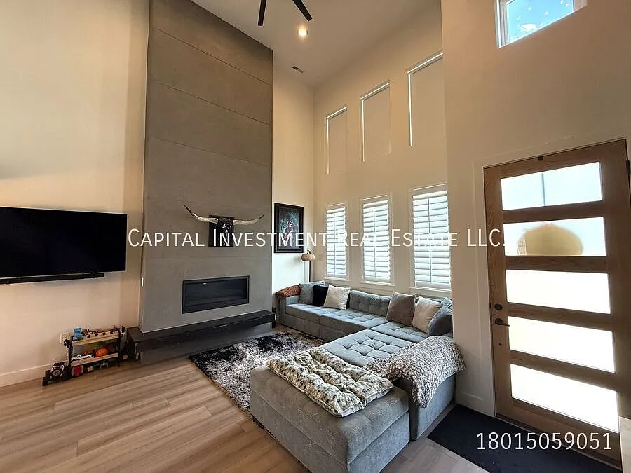 Luxury Home — Photo 3