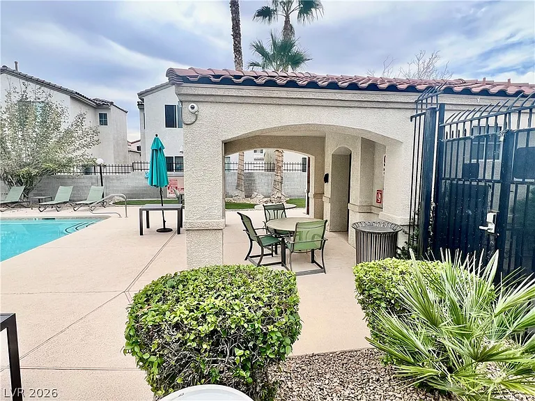 1324 Sun Village Ave — Photo 32