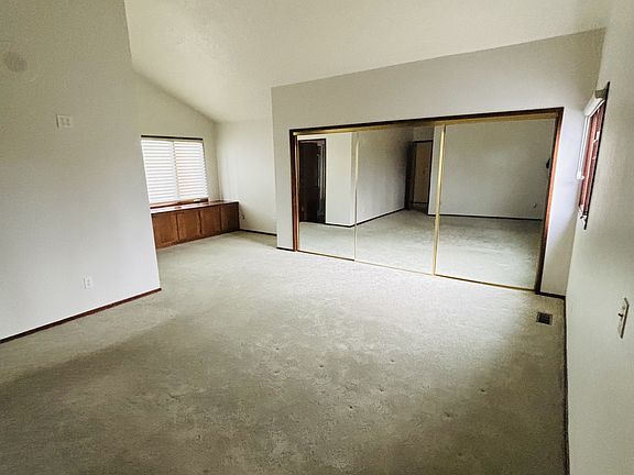 5th image of 316 McLaughlin Dr #B